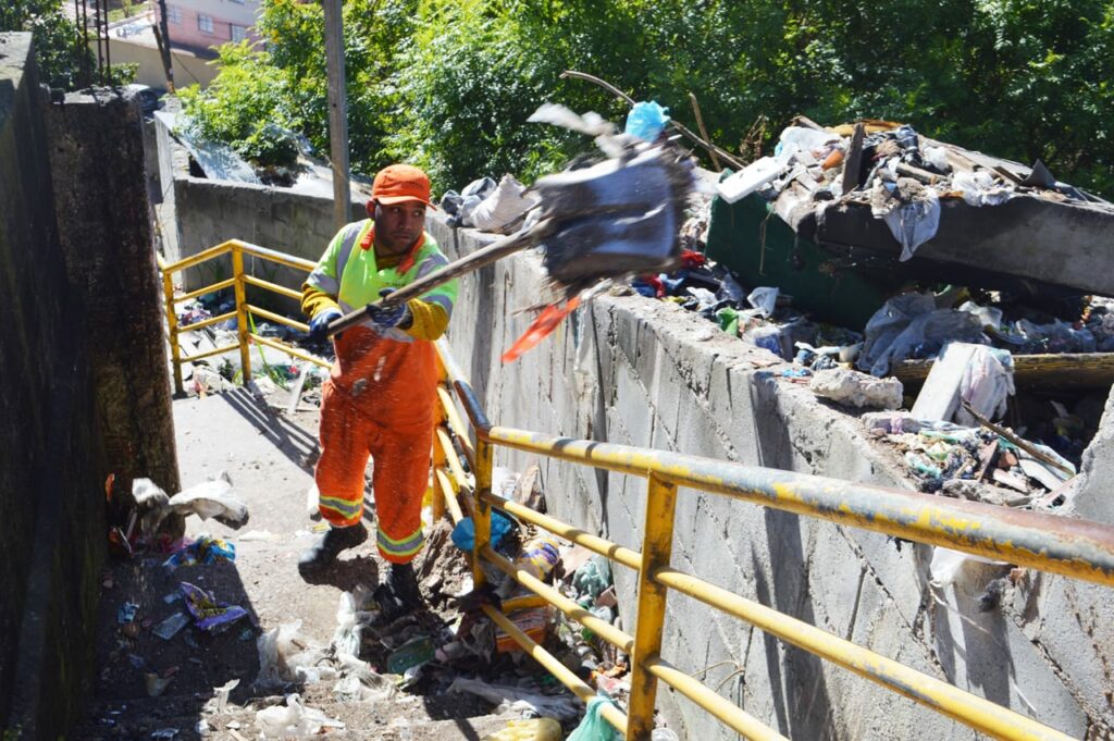 Semasa Interv M Em Rea Da Cdhu Para Eliminar Ponto De Descarte