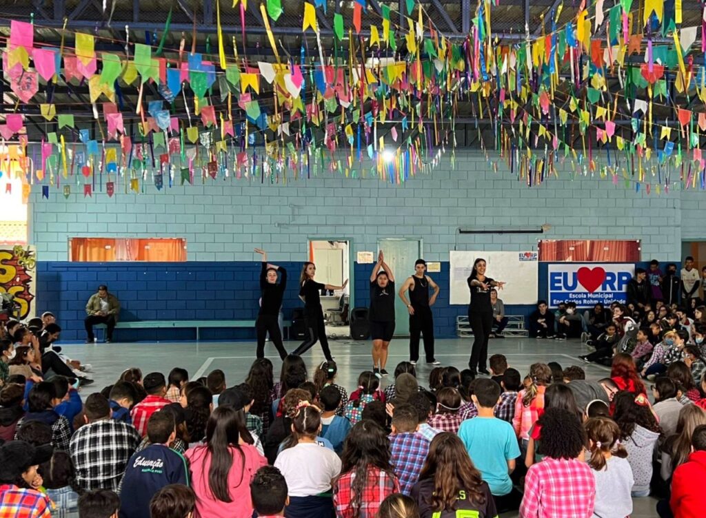 Cultura de Ribeirão Pires leva intervenções artísticas à escola Carlos ...